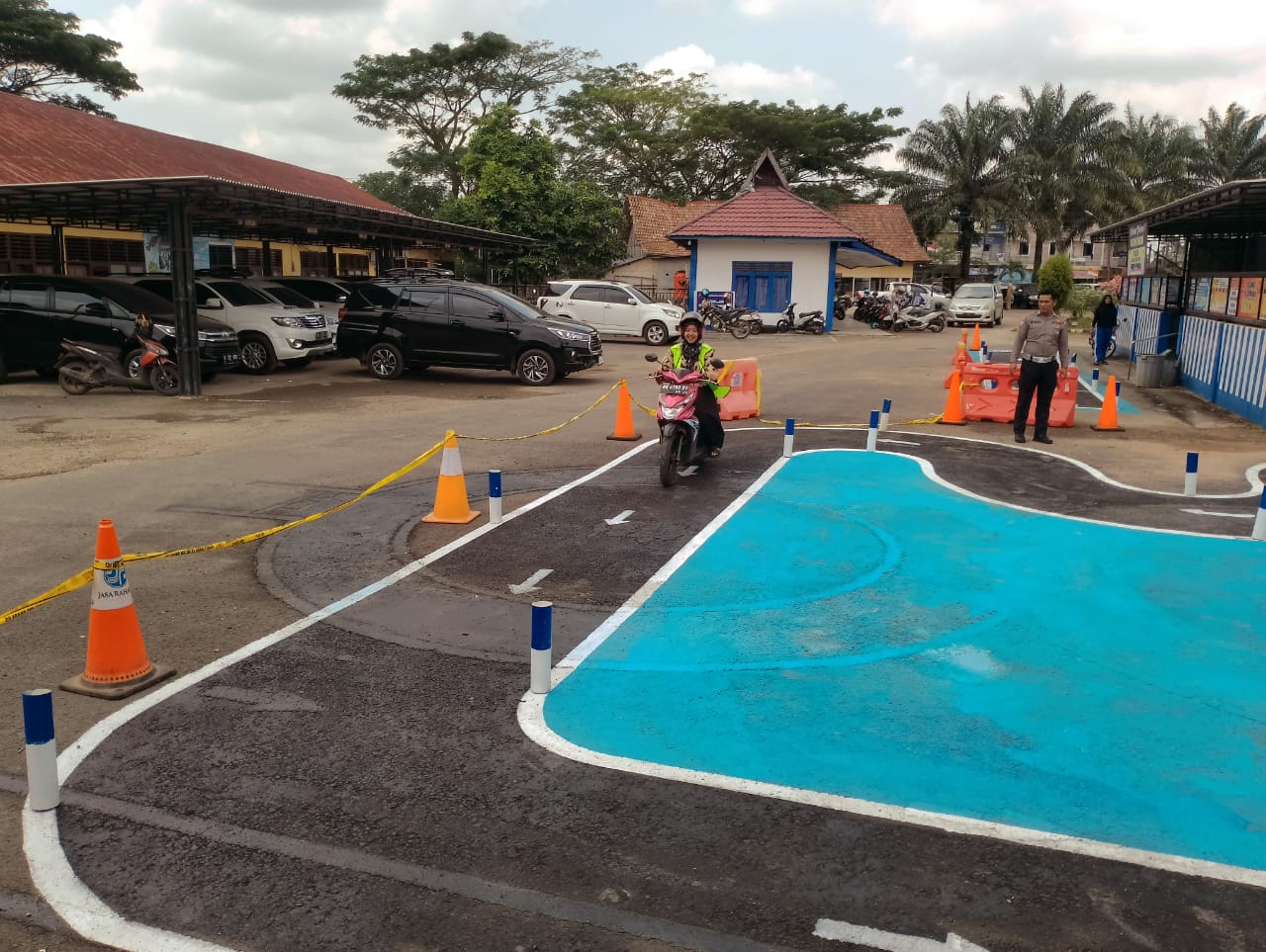 Polres Tanjab Timur. Pola Uji Pembuatan SIM C Makin Mudah, Satpas Polres Tanjab Timur Laksanakan Uji Praktik SIM C Dengan Skema Sirkuit Baru.