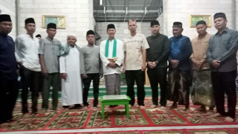 Aipda Muhammad Aliudin, Sh terima bantuan dari Wali Kota Palembang untuk Mushola Al-Hikmah Sungki