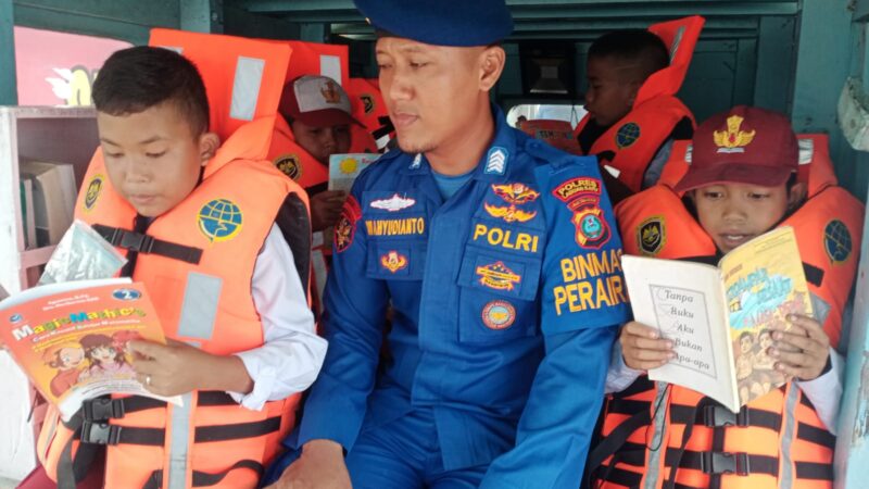 Perpustakaan Terapung Polres Labuhanbatu DiSeiberombang