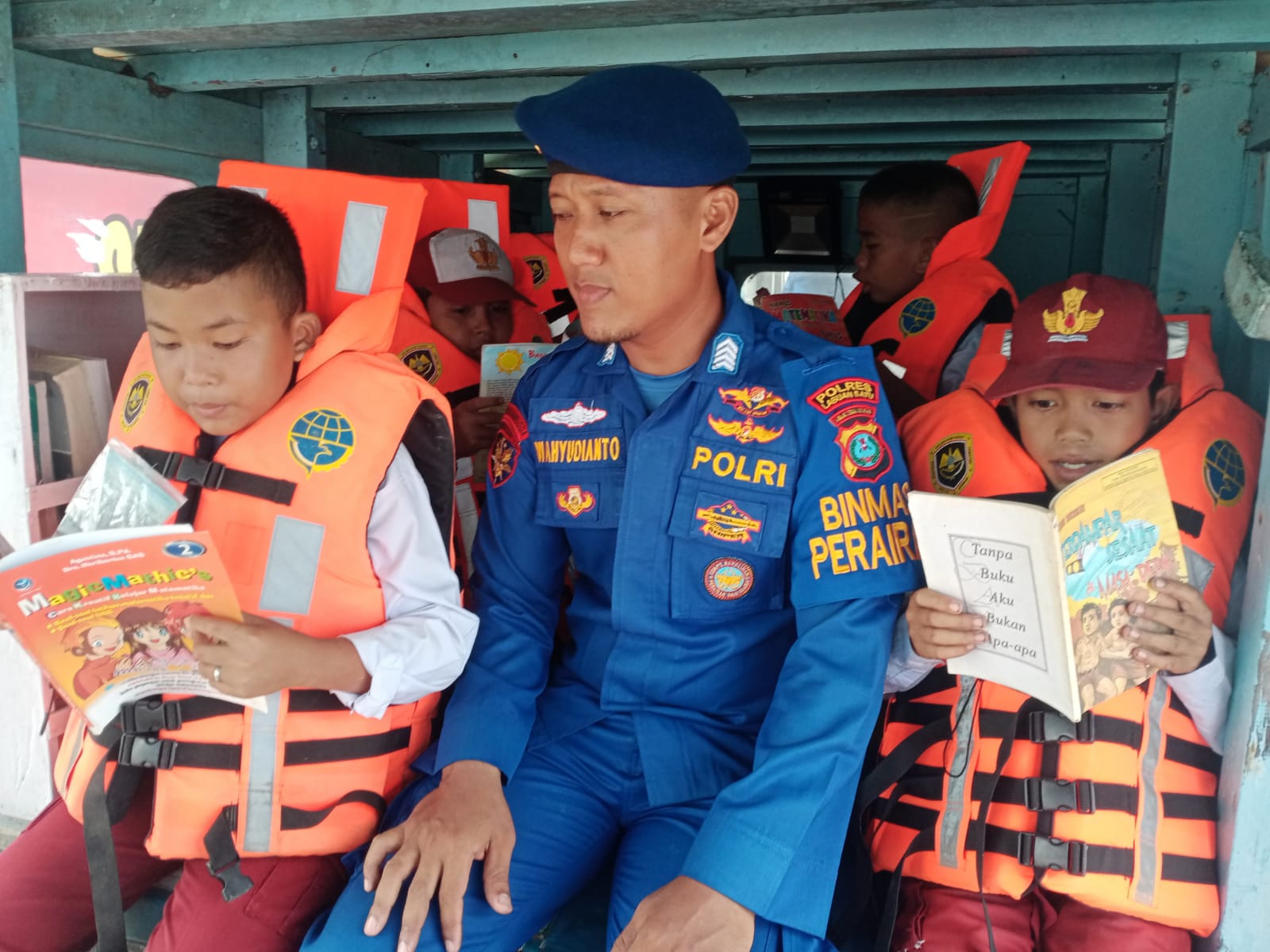 Perpustakaan Terapung Polres Labuhanbatu DiSeiberombang