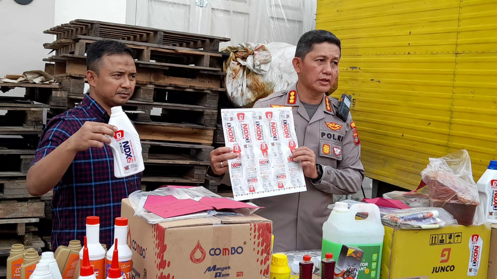 Kombes Valentino: Pelaku Pembuat Produk Oli Palsu di Deli Serdang Raih Keuntungan Rp 200 Juta Perbulan