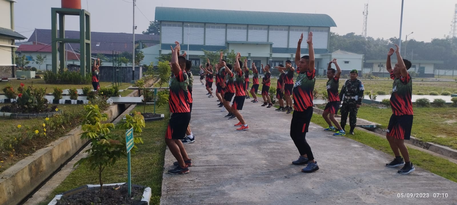 Jaga Kebugaran Anggota Kodim 1208/Sambas Laksanakan Lari Pagi