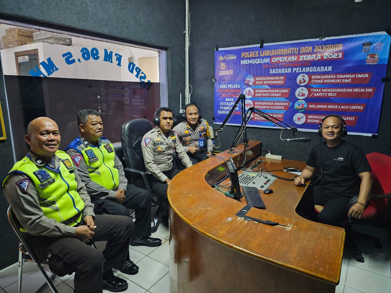 Kasat Lantas _Talkshow_ di Radio RSPD FM Rantauprapat 