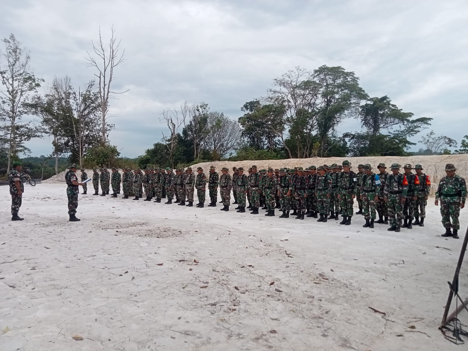 Kodim 1208/Sambas Gelar Latihan Menembak Senjata Ringan Triwulan III