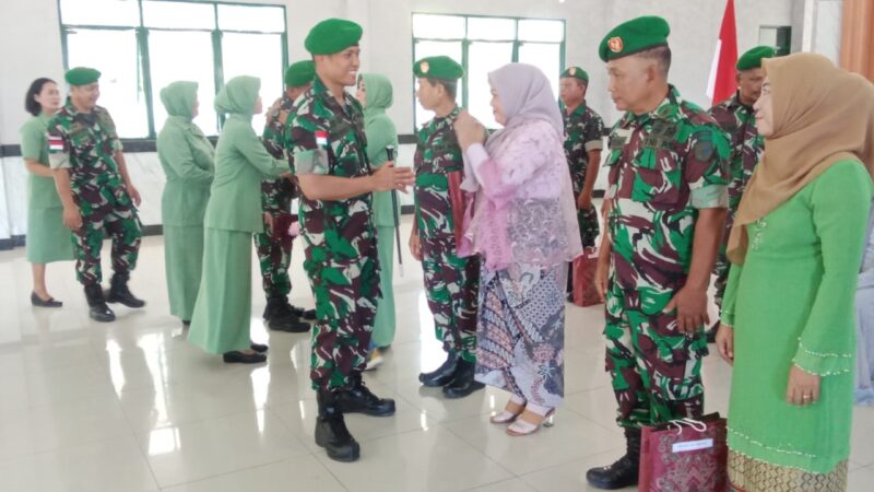 Komandan Kodim 1208/Sambas Pimpin Upacara Pelepasan Anggota Purna Tugas Dan Pindah Satuan