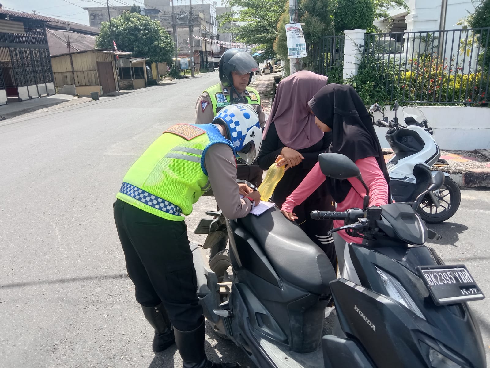 Tingkat Kesadaran Masyarakat Kab. Labuhanbatu dalam berlalu lintas tampak mulai meningkat