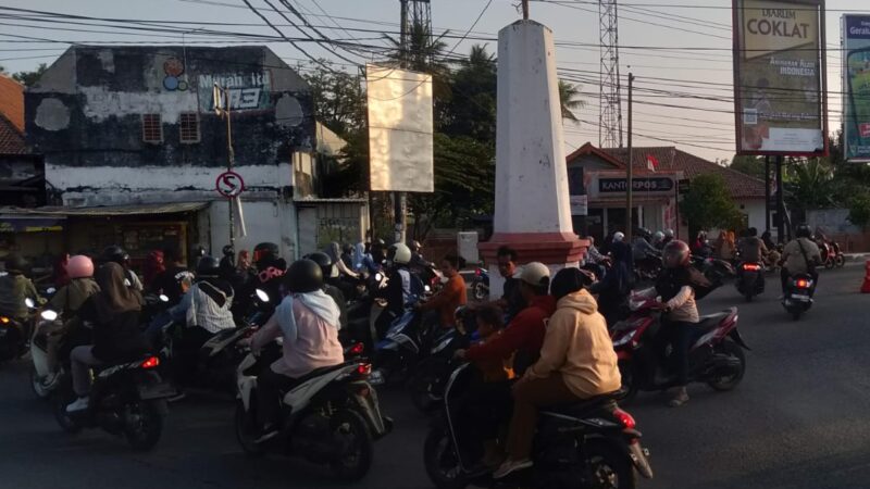 Masyarakat Ramai Keluhkan Lampu Merah Jatiseeng-Cirebon Yang Sudah Mati 6 Bulan