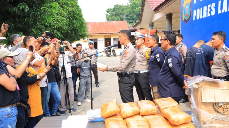 Polres Labuhanbatu Gagalkan Pengiriman 12,6 Kg Ganja dari Medan Menuju Riau