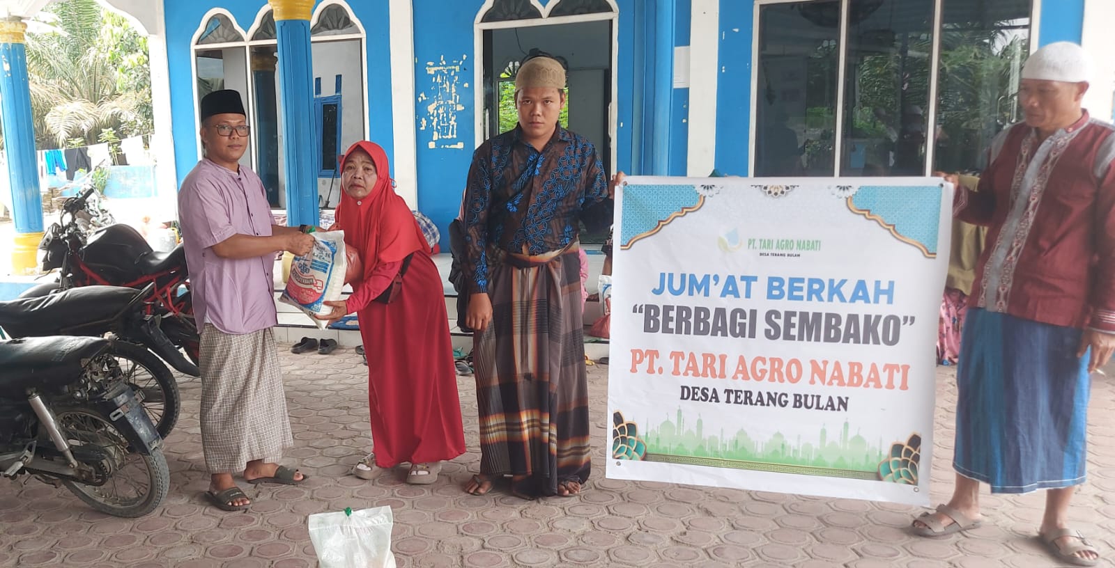 Rutinitas Jum’at Berkah, PT TAN salurkan Sembako Kepada Kaum Dhuafa