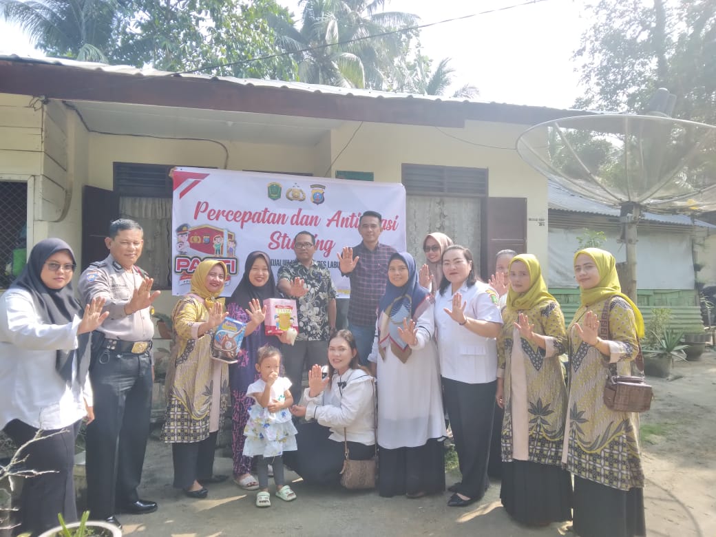 POLRES LABUHANBATU LAKUKAN DOOR TO DOOR SYSTEM SEBAGAI UPAYA PERCEPATAN DAN ANTISIPASI STUNTING