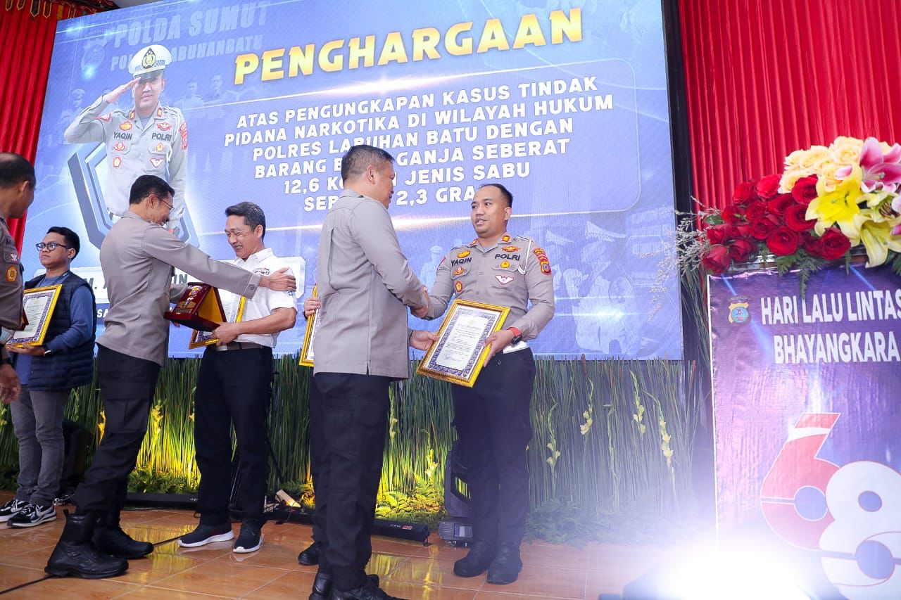 Kasat Lantas Labuhanbatu Terima Penghargaan Kapoldasu 