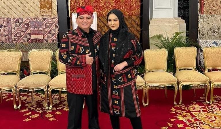 Pj Gubernur Andap Budi Promosikan Tenun Khas Sutra di Istana