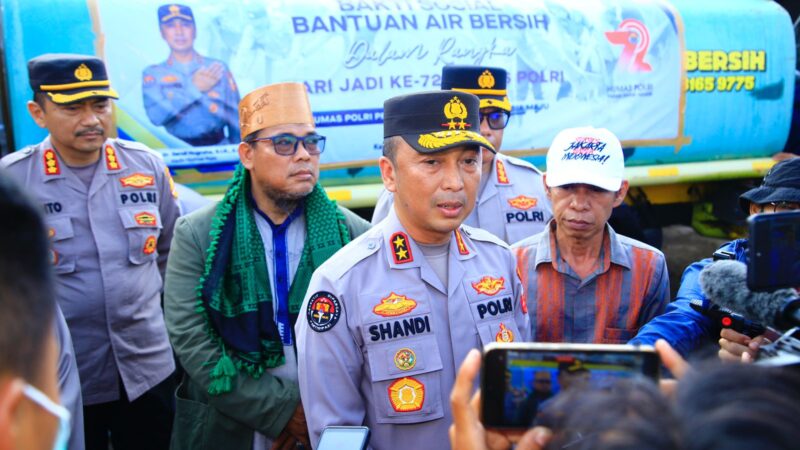 Hari Jadi Ke-72 Humas Polri Dirayakan Dengan Berbagi Air Bersih