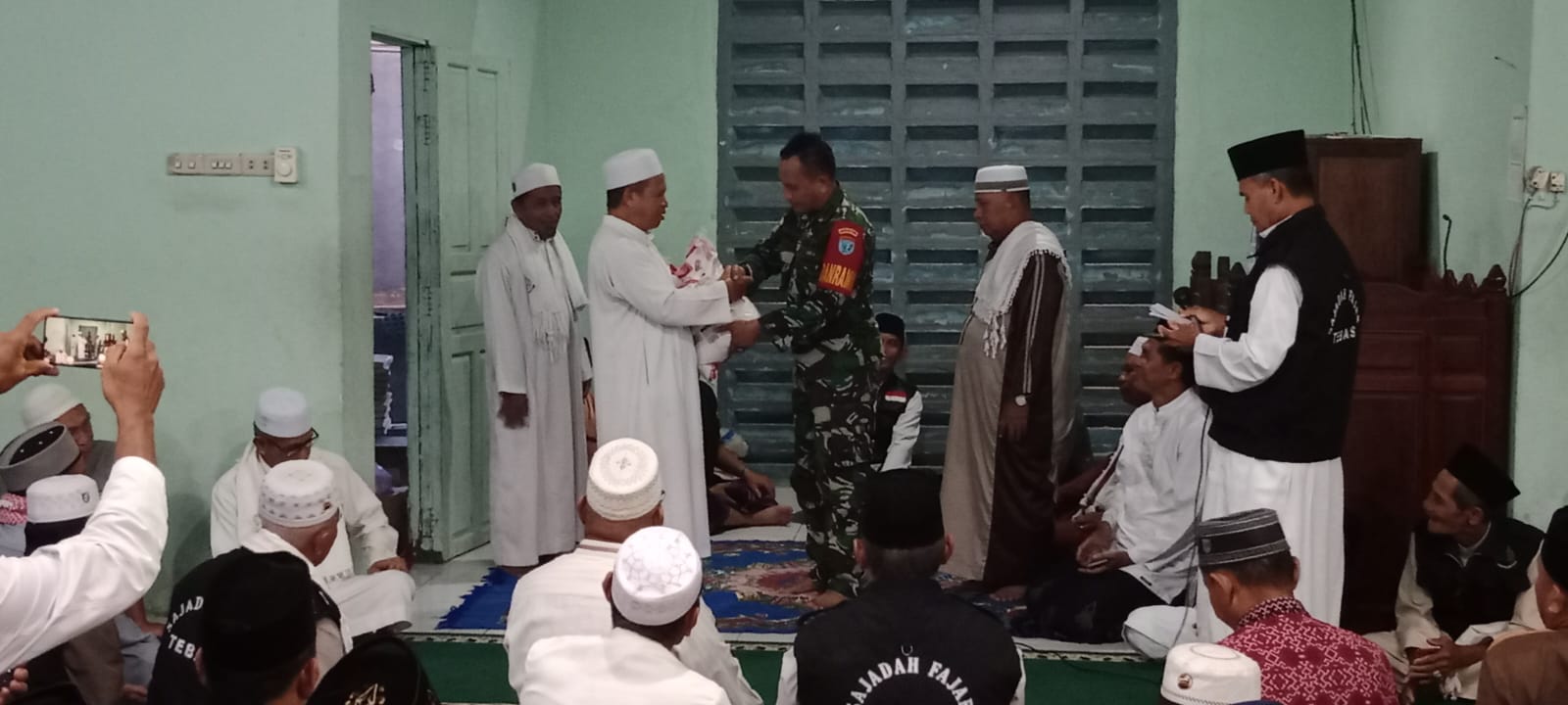 Danramil 03/Tebas Hadiri Sajadah Fajar Pondok Pesantren Al-Amin Desa Sungai Kelambu