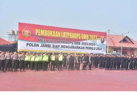 Wakapolda Jambi Pimpin Apel Pembukaan LATPRAOPS Mantap Brata 2023-2024 