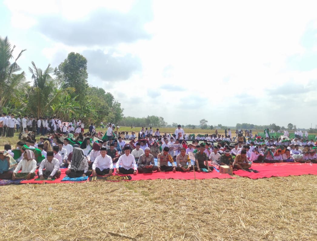 Bhabinkamtibmas Polsek SS III Laksanakan Sholat Istisqo Bersama Muspika dan Masyarakat OKU Timur 