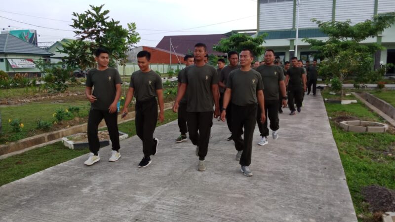 Jaga Kebugaran Dan Kesehatan Personel, Kodim 1208/Sambas Laksanakan Olahraga Dan Senam Sebelum Bekerja 