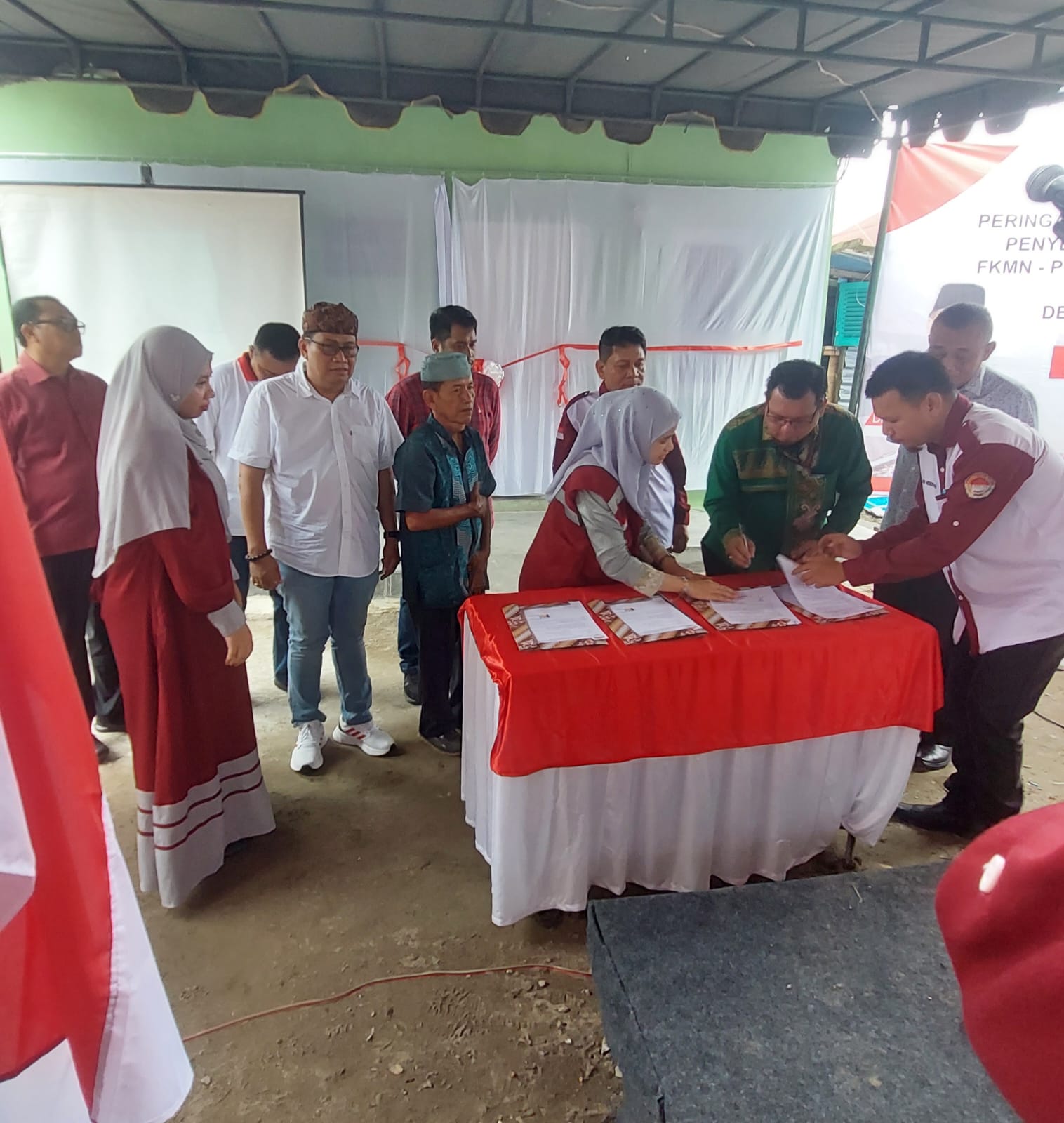 Memperingati Hari Sumpah Pemuda ke 95 Tahun 2023, FKMN Bersama PT. Min ID Inalum Menyerahkan 2 Kunci Rumah Program Bedah Rumah