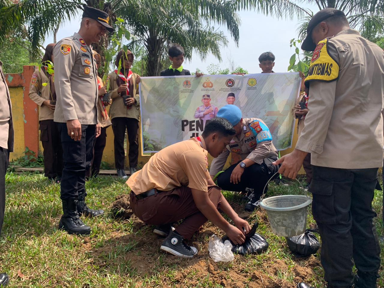 Peduli Lingkungan, Polsek SS III Gelar Kegiatan Penanaman 10 juta Pohon Bersama Polri