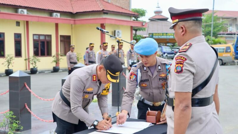 Kapolres Pelabuhan Belawan Pimpin Upacara Sertijab Kasat Narkoba