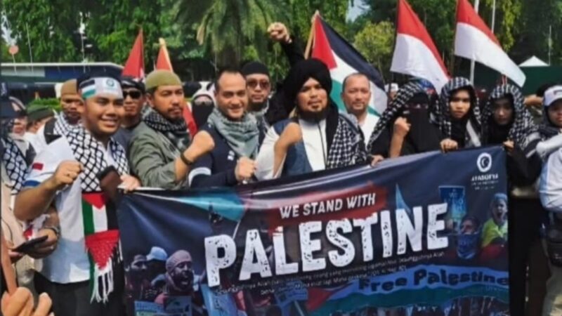 Sederetan Artis Pengecara,Ustad Mengikuti Aksi Bela Palestina Di Monumen Nasional ( MONAS )