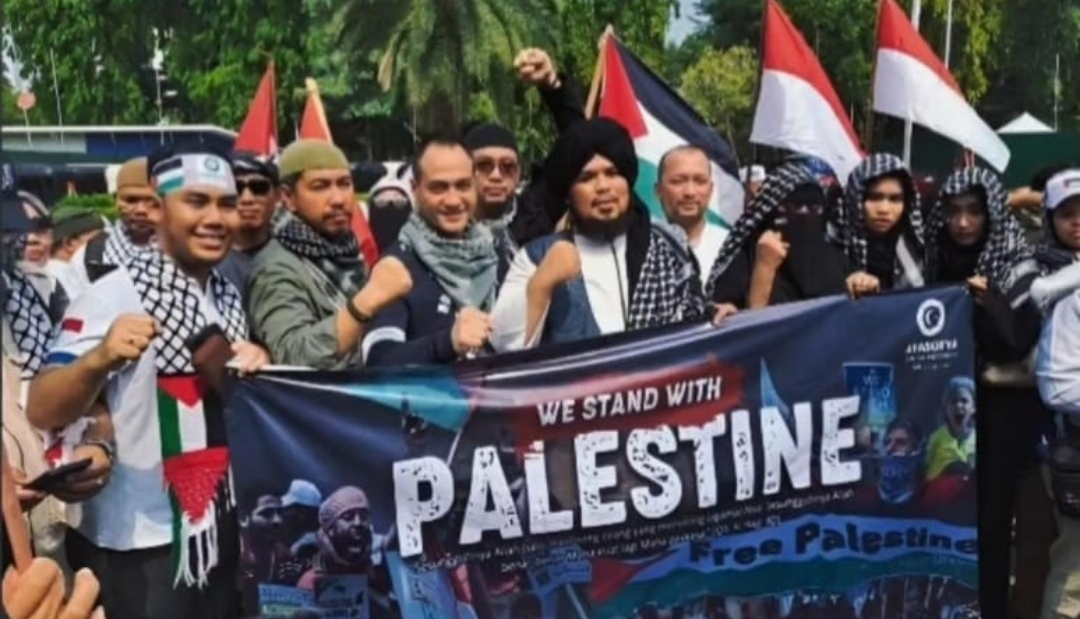 Sederetan Artis Pengecara,Ustad Mengikuti Aksi Bela Palestina Di Monumen Nasional ( MONAS )