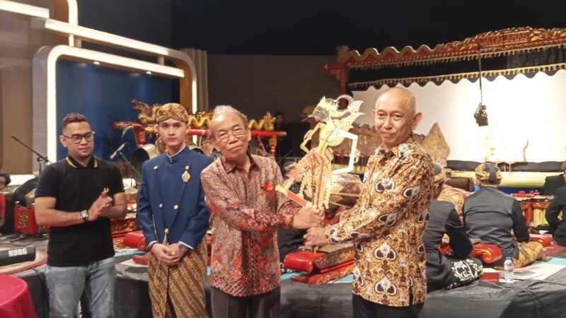Kepala Stasiun TVRI Medan dan Rektor Unindra Teken MoU Pertunjukan Wayang 