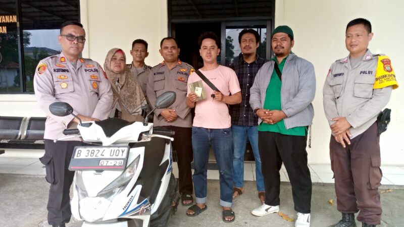 Pantut di Apresiasi..! Kapolsek Pebayuran Menyerahkan Satu Yunit Sepeda Motor Hasil Dari Oprasi (OKJ) Kepada Pemiliknya