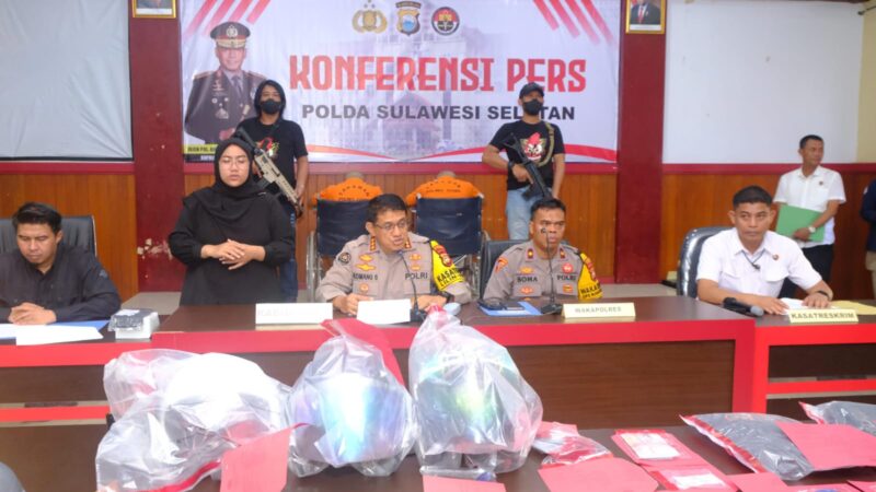 Kabidhumas Polda Sulsel Gelar Konferensi Pers Penangkapan Pembobol ATM Lintas Provinsi, Modus Call Center Palsu