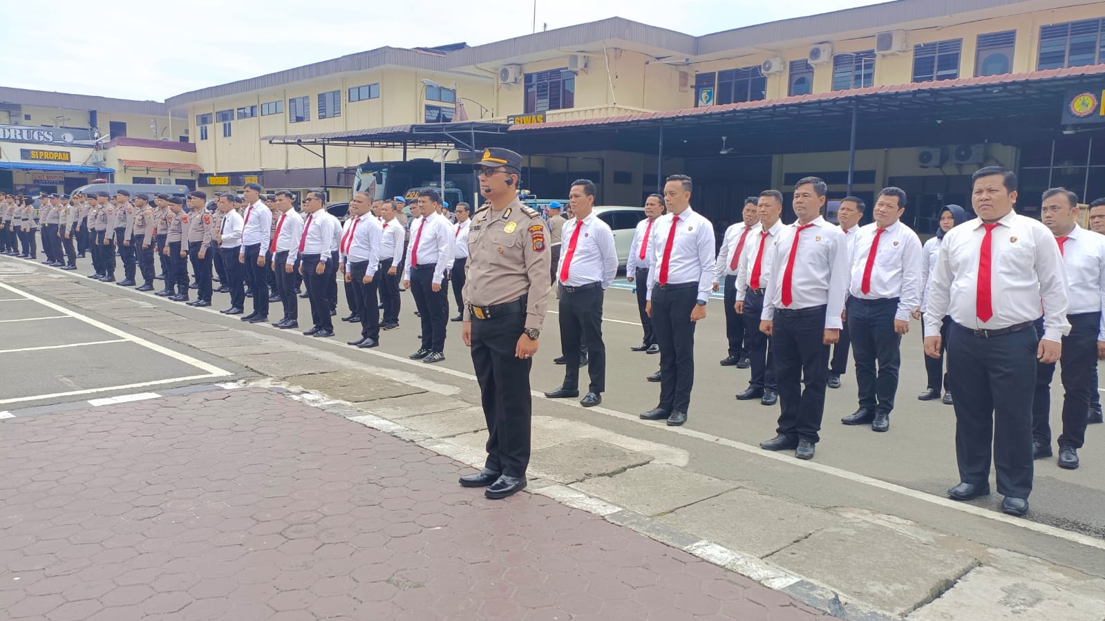 Kapolrestabes Medan Pimpin Upacara Sertijab Kasat Reskrim dan 6 Kapolsek Sejajaran 