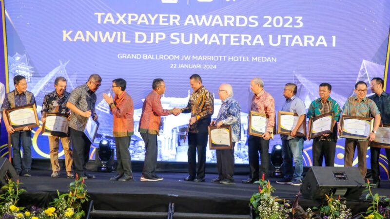 Ijeck Terima Penghargaan di Taxpayer Awards Kanwil DJP Sumut