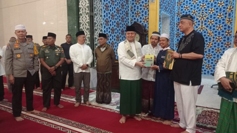 Kepala BNPT Komjen Rycko Amelza Dahniel Beri Tausiyah di Masjid Agung Medan