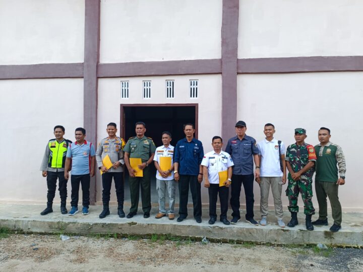 Pastikan Keamanan Gudang Logistik Pemilu 2024,Kapolsek SS III Polres OKU Timur Cek Gudang Serbaguna di Desa Taraman Jaya 