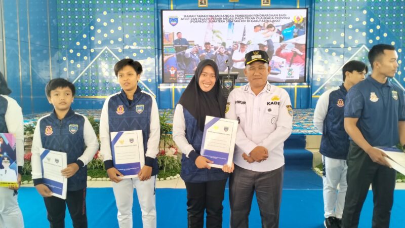 Echa Febriyana FN Putri Kades Taraman Jaya Peraih Medali Emas, Terima Reward Dari Bupati OKU Timur 