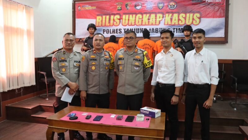 Kapolres Tanjung Jabung Timur AKBP Heri Supriawan, SIK, MH Pimpin Relis Ungkap Kasus Penyalahgunaan Narkotika di Aula Sanika Satyawada