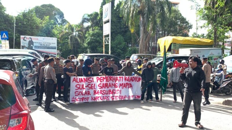 Demo Depan Polda Sulsel, Aktivis Minta Kapolres Sidrap Dicopot