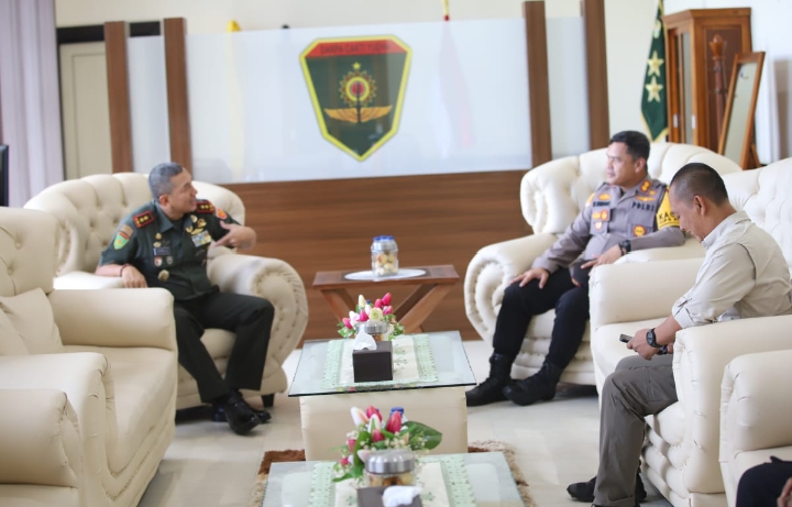 Tingkatkan Sinergitas TNI-Polri, Kapolres Gowa Sambangi Divif 3 Kostrad Pakkatto