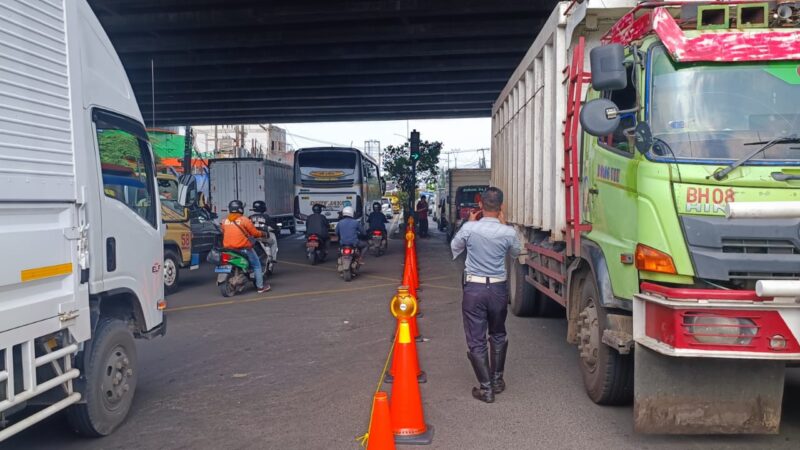 Memperlancar Arus Mudik Satlantss Polres Metro Bekasi Tutup Semua U Turun Jalan