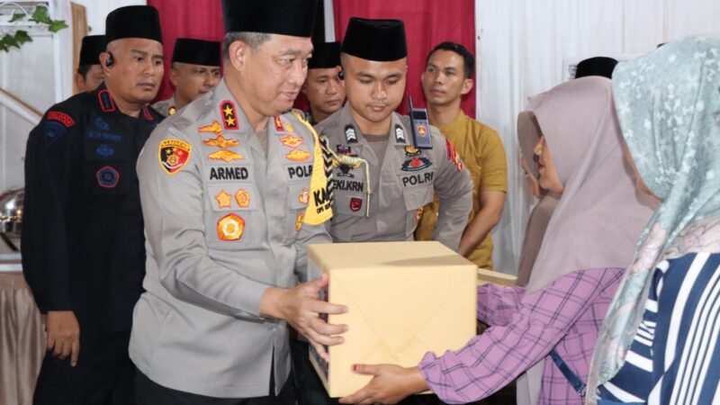 Berbagi Berkah Ramadhan: Kapolda Bengkulu Salurkan 100 Paket Sembako untuk Masyarakat