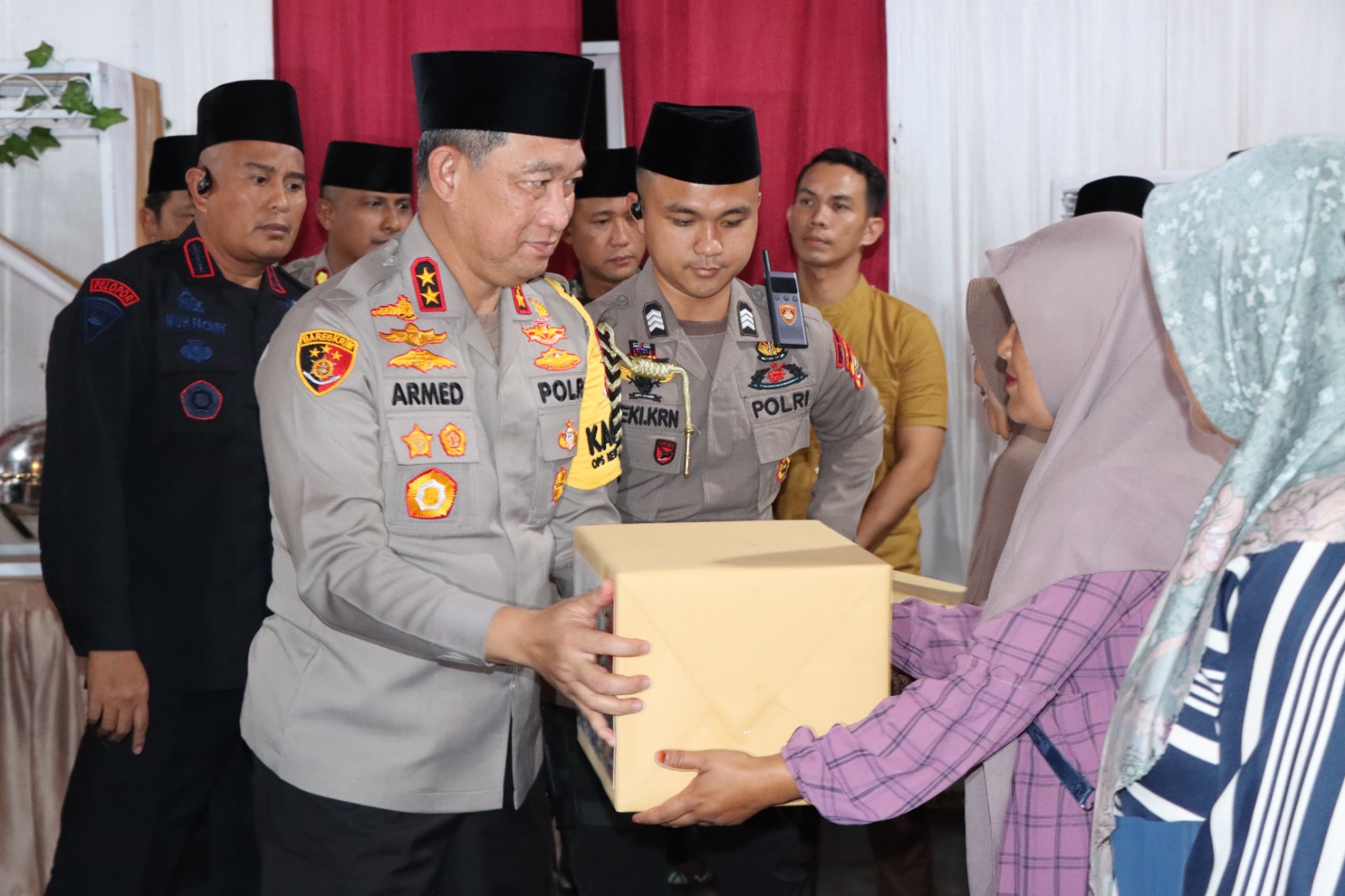 Berbagi Berkah Ramadhan: Kapolda Bengkulu Salurkan 100 Paket Sembako untuk Masyarakat