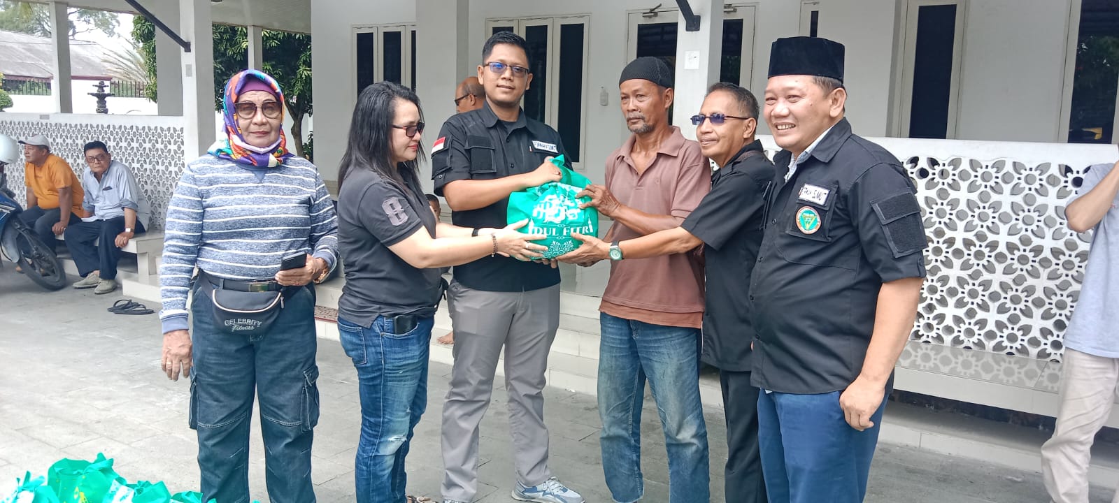 Forum Wartawan Kejaksaan Sumut Berbagi Berkah Ramadan Kepada Warga Kurang Mampu 