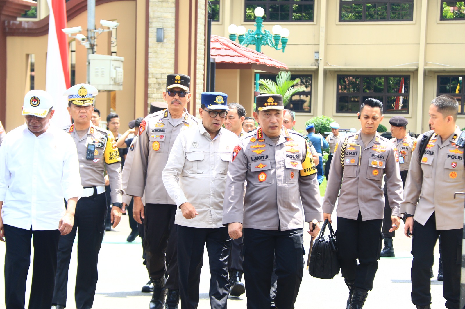 Pastikan Keamanan Arus Balik Lebaran, Kapolri Patroli Udara Jalur Tol 