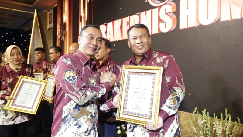 Rakernis Humas Polri, Bidhumas Polda Jatim Raih Dua Penghargaan