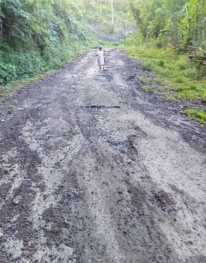 Masyarakat Tassese Kecamatan Manuju Kabupaten Gowa Resah Menghadapi Jalan Rusak Setiap Harinya