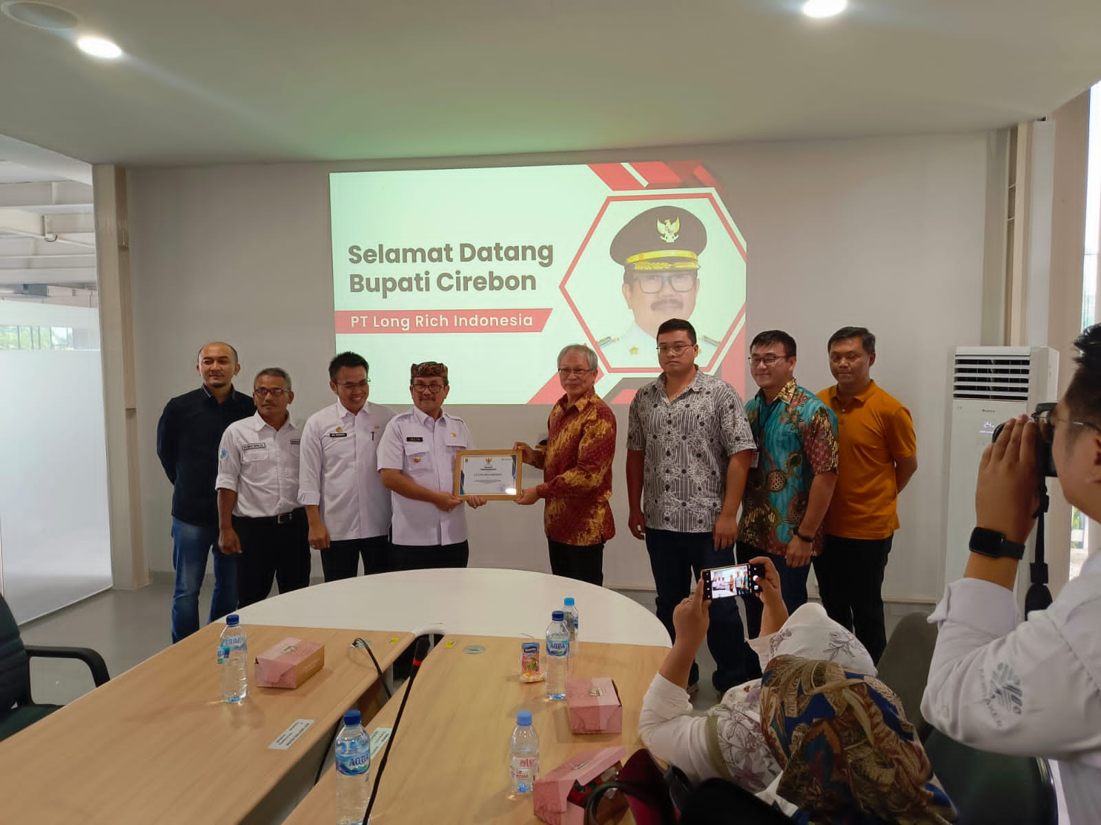 Kunjungan Bupati Cirebon ke PT Longrich Indonesia Disambut Baik Oleh Pihak Menejemen. 