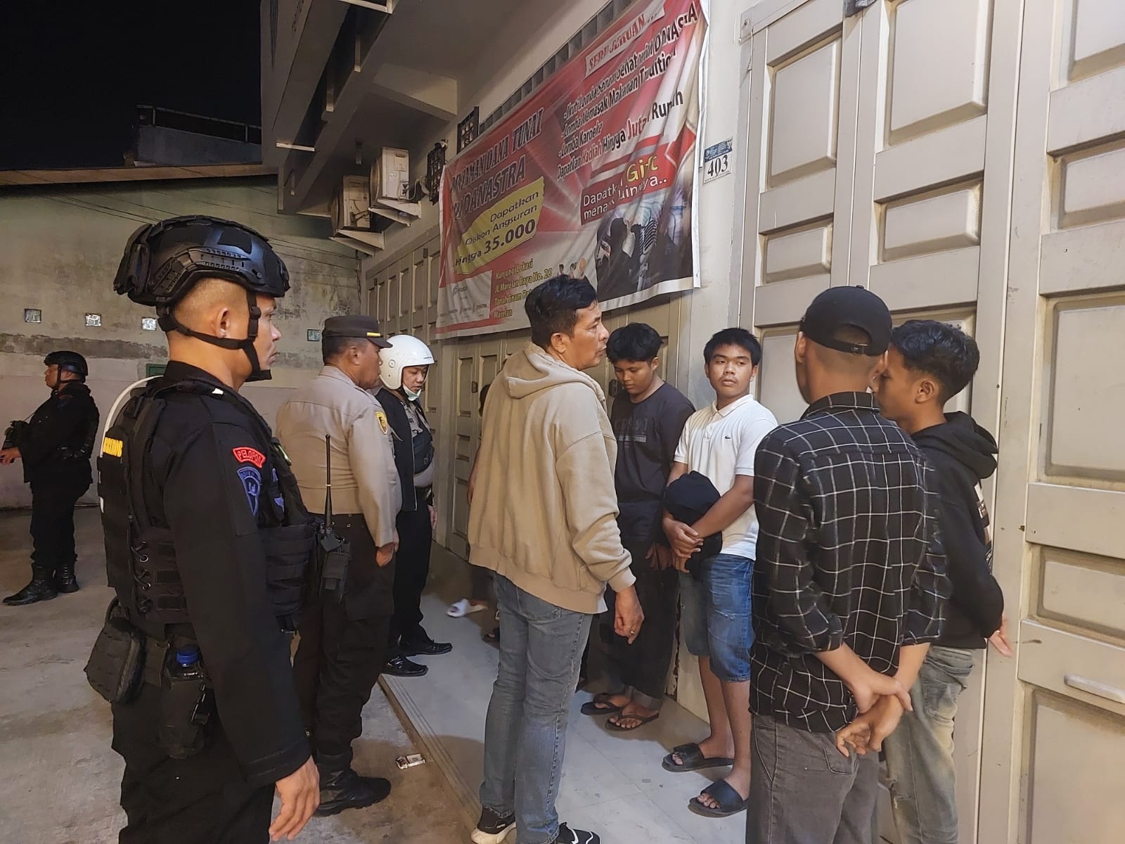 Den 45 Anti Anarkis Sat Brimob Polda Sumut Laksanakan Patroli Kamtibmas di Wilayah Hukum Polsek Medan Labuhan dan Polsek Medan Barat