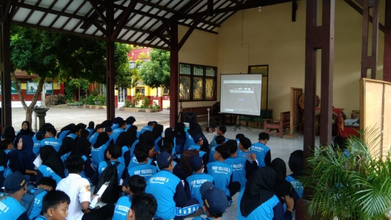 Siswa SMPN3 Rogojampi Ikut Nobar Dalam Rangka Banyuwangi Makin Cakep digital