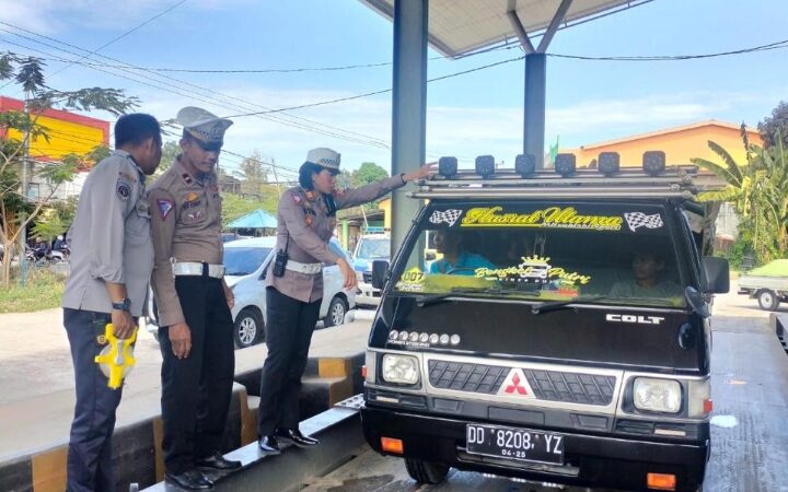 Satlantas Polres Gowa Gelar Ramp Chekh Kendaraan Angkutan Barang