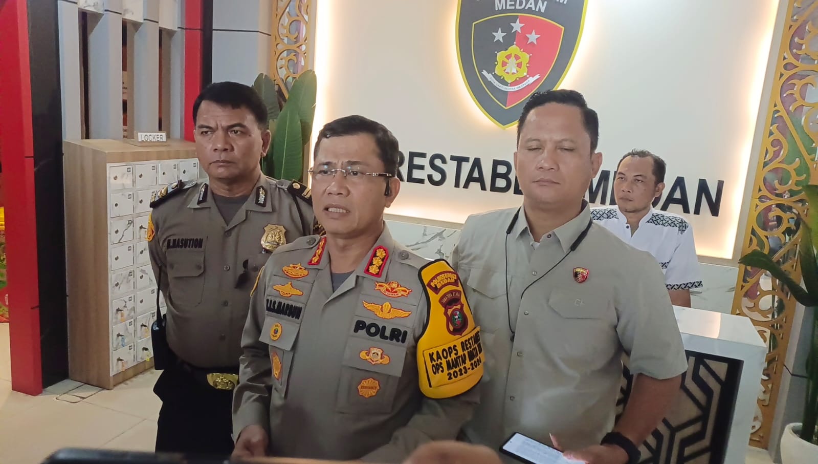 Polrestabes Medan Tembak Begal Sadis di Medan, Tangan Korban Dibacok Hingga Nyaris Putus