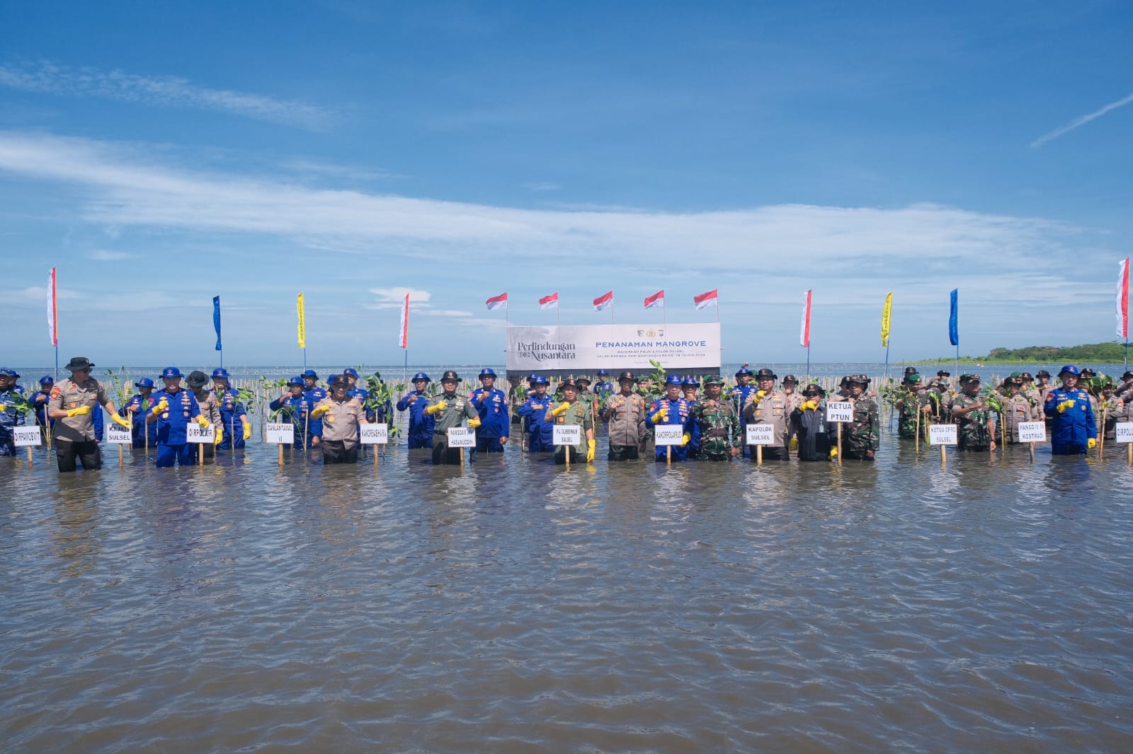 Pimpin Penanaman Pohon Mangrove Di Takalar, Kakorpolairud Baharkam Polri, Ajak Masyarakat Untuk Melestarikan